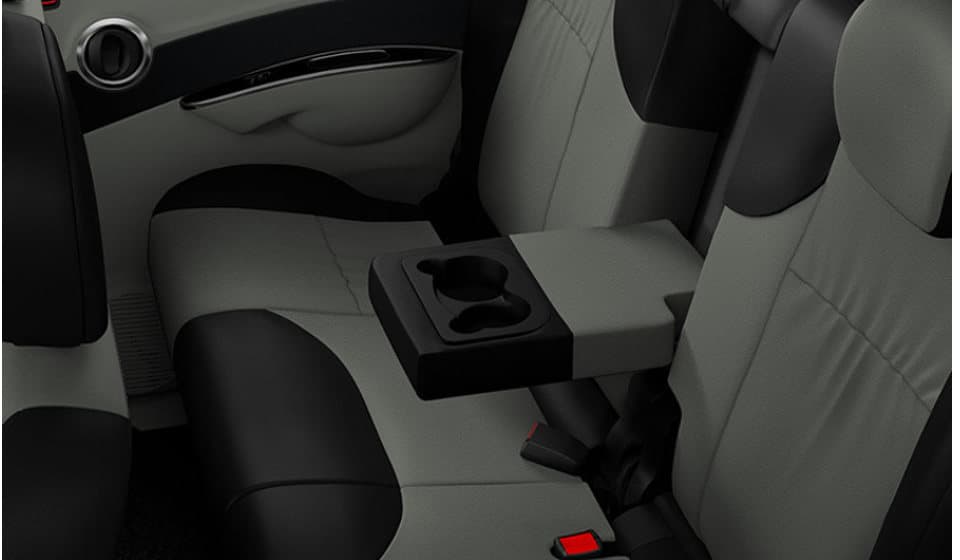 Mahindra NuvoSport thumbnail 7