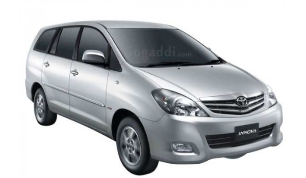 Toyota Innova 2012 2.5 G 8 STR BS-IV Toyota Innova 2012 2.5 G 8 STR BS-IV