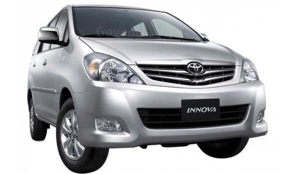 Toyota Innova 2012 2.5 E MS 8 STR BS-III Toyota Innova 2012 2.5 E MS 8 STR BS-III
